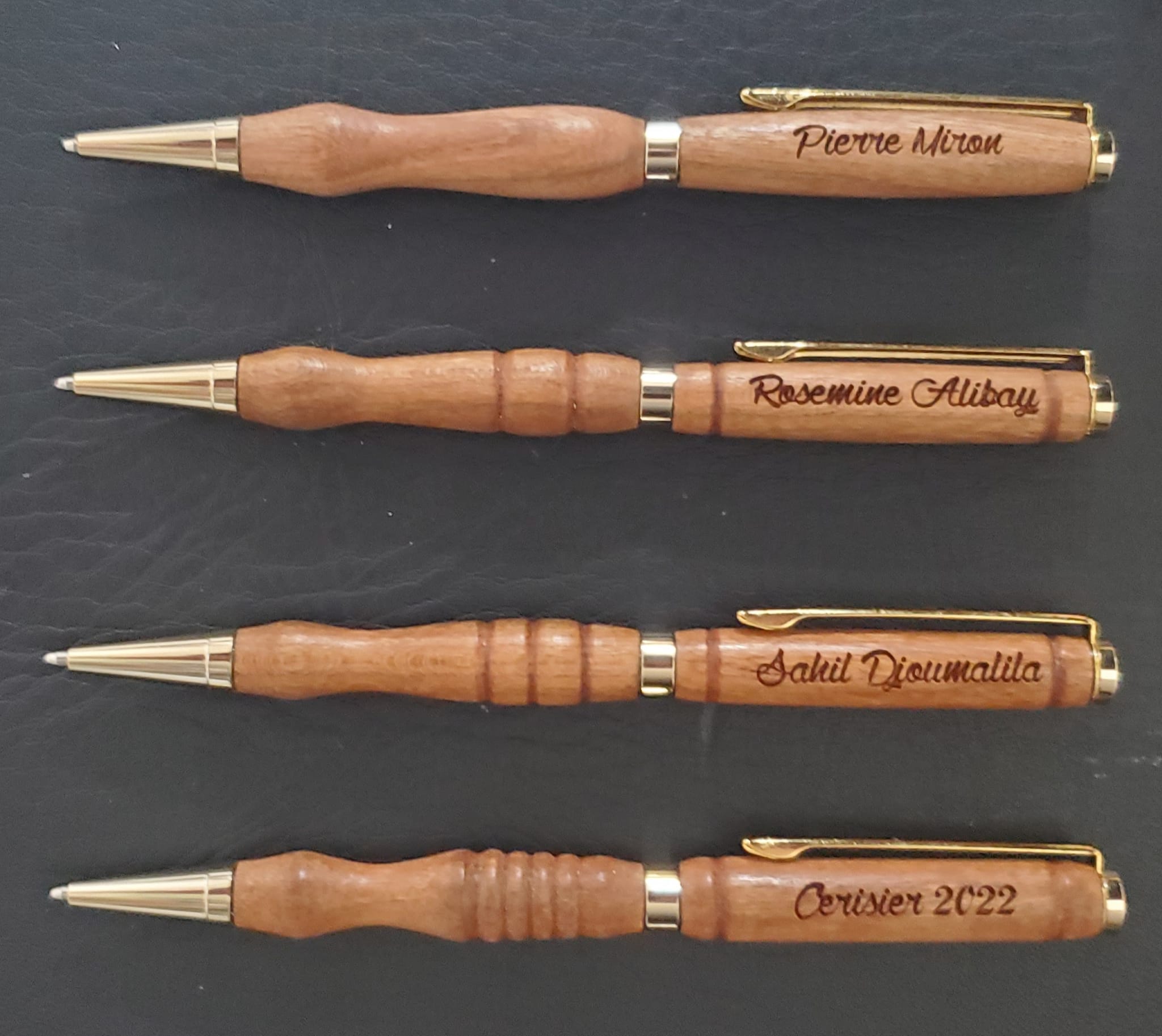 Stylos personnalisés en cerisier 2022